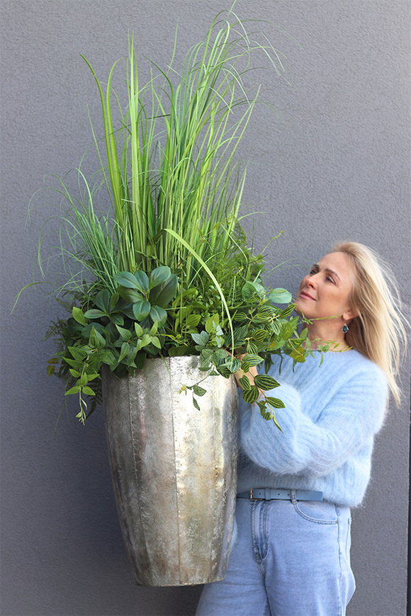 Srebrna Bajka, kompozycja z traw w donicy