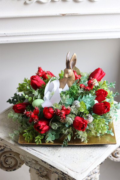 Red Easter New, stroik wielkanocny zajączek w tulipanach