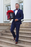 Krystian, romantyczny flowerbox z pąsowymi różami