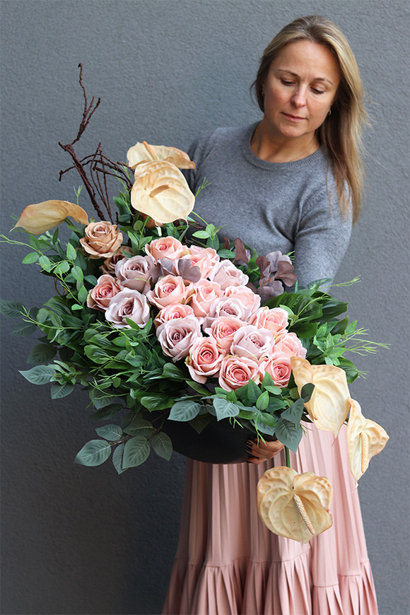 Bliskość Cappuccino Goldi, kompozycja nagrobna w naczyniu łódce