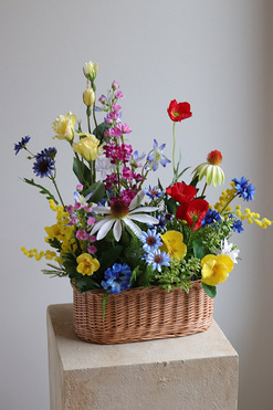 Mazovia Basket, kompozycja kwiatowa w koszu, wym.46x46cm