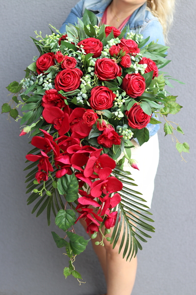 Sen o Czerwieni, kompozycja nagrobna w naczyniu