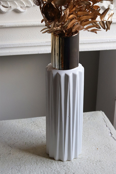 Jerusalem Gold, świąteczny bukiet kwiatów w wazonie