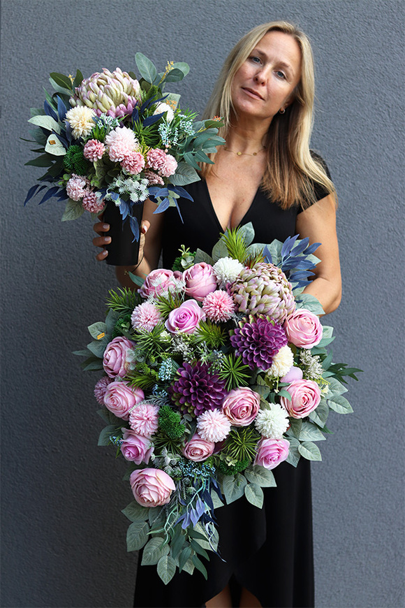 Kerrata New, pastelowa dekoracja nagrobna w misie