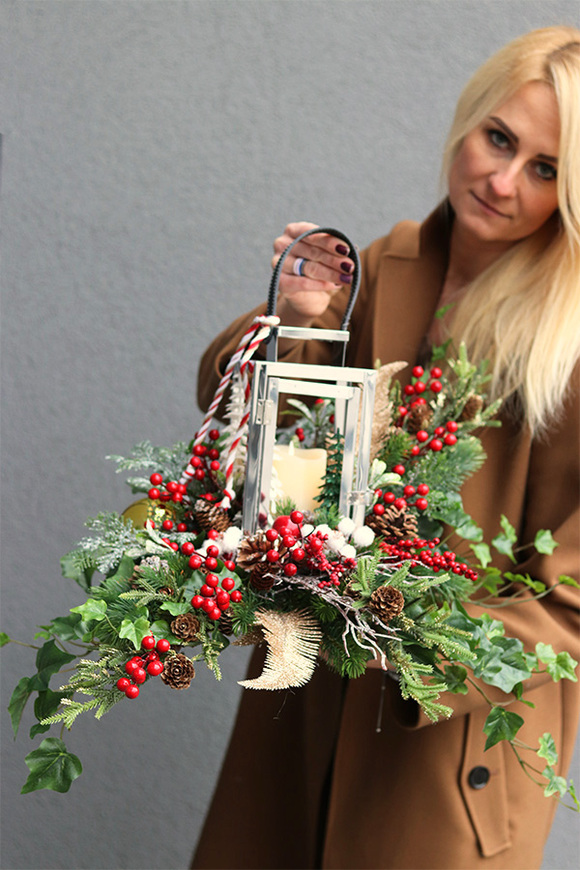 Angelo Winter Red, srebrny lampion nagrobny ze świecą LED,