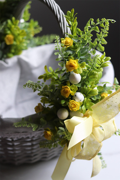 Yellow Time, dekorowany koszyczek wielkanocny z serwetką