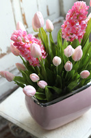 Krestia, kompozycja wiosenna z tulipanami i hiacyntami, wys.54cm