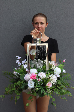 Angelo Garden Pink Dream, lampion nagrobny z kwiatami, wys.60cm