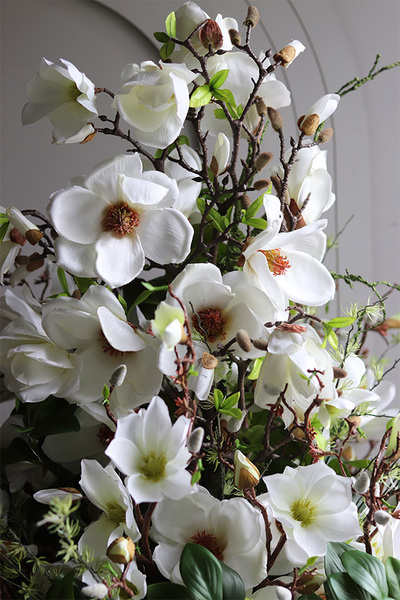 Magnolie Glass, podłogowa kompozycja kwiatowa w szkle