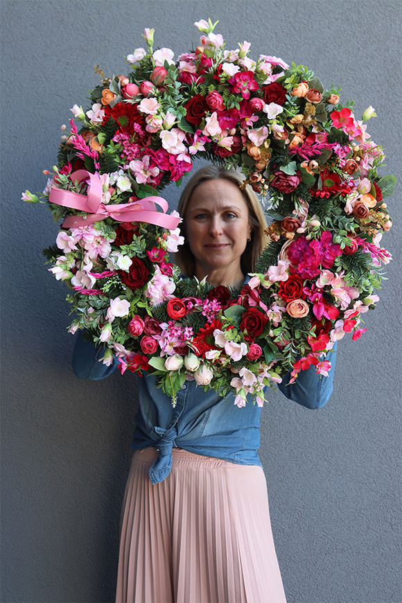 Jedora, ogromny wieniec nagrobny