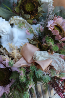 Auraliana, dekoracja nagrobna w skrzynce, wym.39x64cm