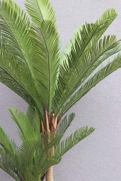 Cyklady Fiberglass White, sztuczna palma w lśniącej donicy