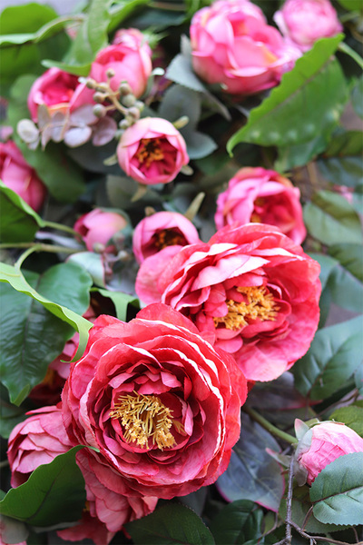 Bella Słodko-Słona, dekoracyjna girlanda kwiatowa