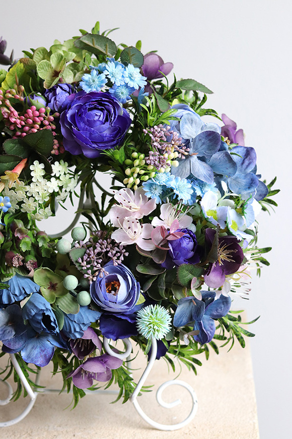 Helida Lusia kwiatowy wianek na drzwi