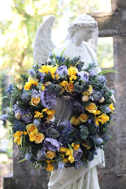 wieniec nagrobny na sztucznej igle Hedira, śr.60cm 