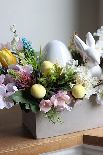 Easter Egg Concrete, stroik wielkanocny z zajączkiem	