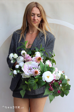 Tęsknota, kompozycja nagrobna w naczyniu, dł.60cm 