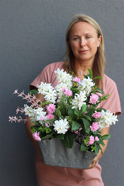 Volcan Neure Hiacynto, kompozycja nagrobna w misie
