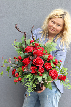 Czerwień Deluxe 2, bukiet nagrobny we wkładzie, dł.52cm  