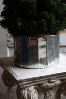 Konika Gera, choinka sztuczna w srebrnej donicy