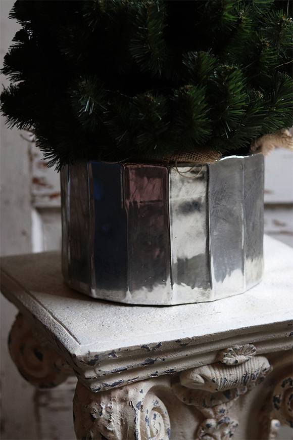 Konika Gera, choinka sztuczna w srebrnej donicy