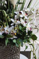 Villano Belladia, kompozycja w wysokim wazonie