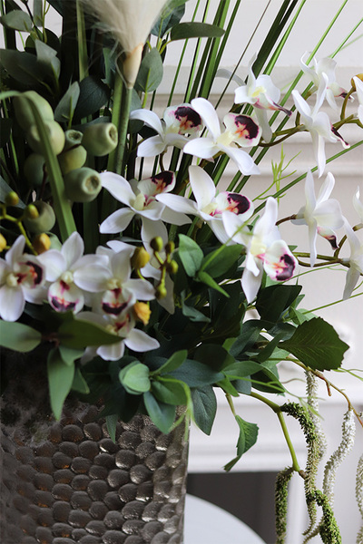 Villano Belladia, kompozycja w wysokim wazonie