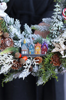 Miasteczko Zimą, gęsty wianek z zimową dekoracją, śr.40cm