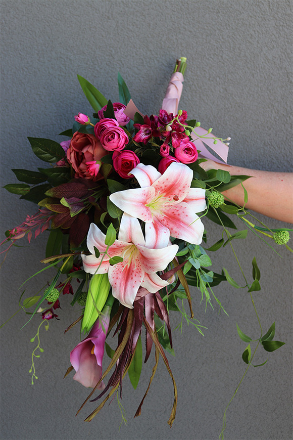 Marita, bukiet nagrobny z liliami, wys.90cm 