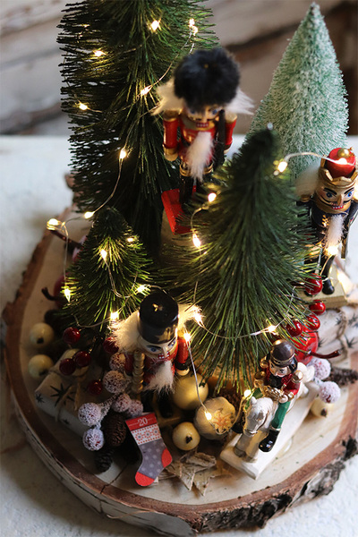 atrakcyjny świąteczny stroik na brzozie Zielona Kraina, wym.38x24cm