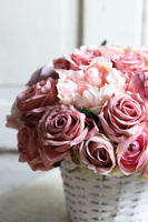 kosz różowych kwiatów, Nenufar, wys.35cm