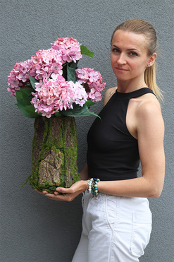 Pink Hortensja w Mchu 3, kompozycja kwiatowa w pniu, wym.49cm