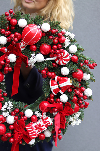 Lollypop America, czerwony świąteczny wianek z lizakami