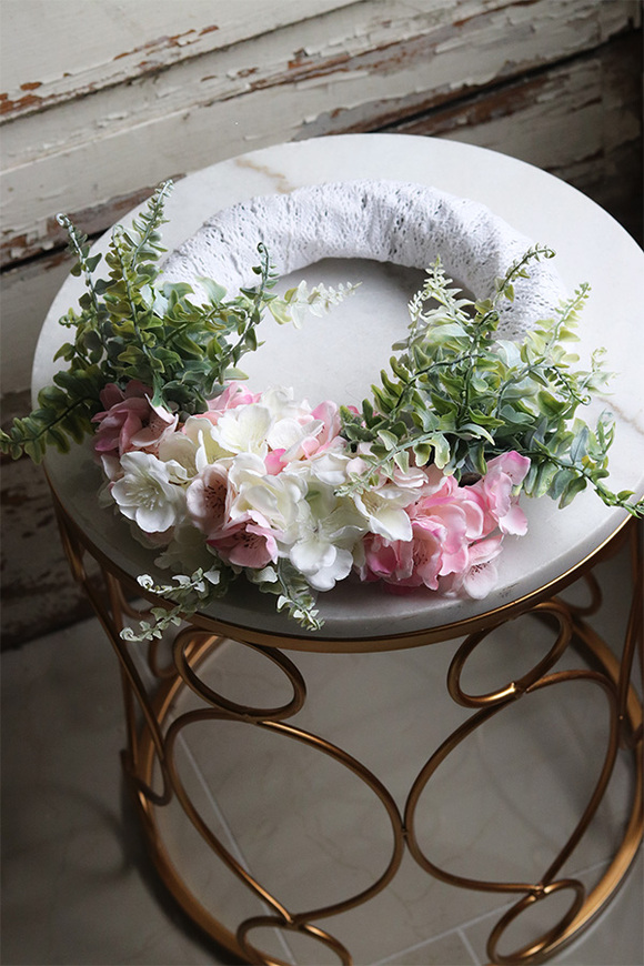 koronkowy wianek na drzwi, Delicatena, śr.25cm 