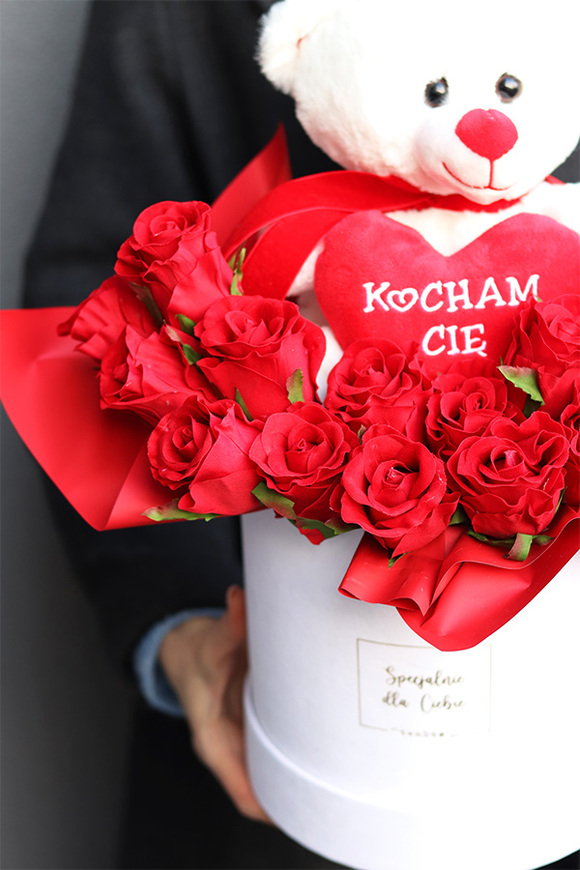 Teddy White, walentynkowy flowerbox kwiatowy z misiem