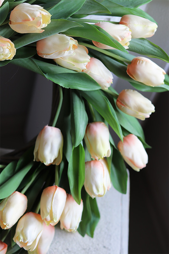 Tulipany Creamo, wiosenny wianek z tulipanów