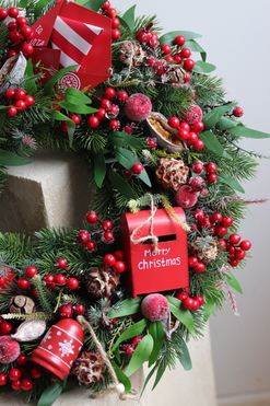 OD RĘKI Poczta Mikołajowa, świąteczny wianek na drzwi, śr.45cm