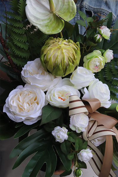 Luksuria, bukiet nagrobny we wkładzie do wazonu