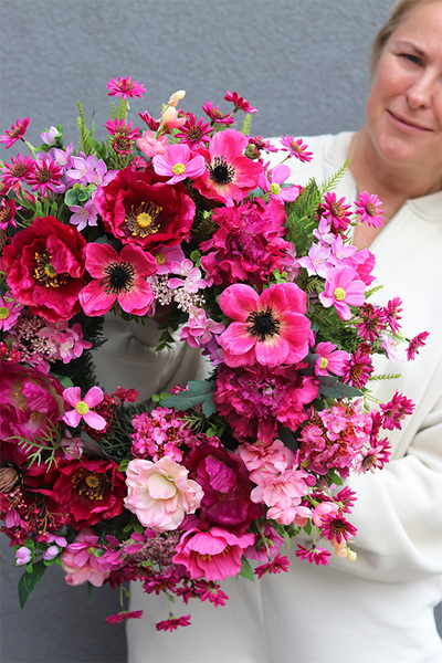 Mokovy Pink, różowy wianek na drzwi z makami