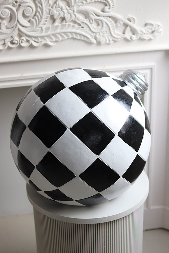 Winter Ball, figurka bombka ceramiczna