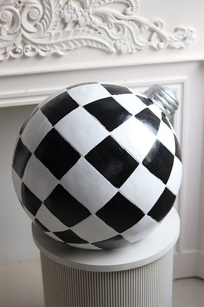 Winter Ball, figurka bombka ceramiczna