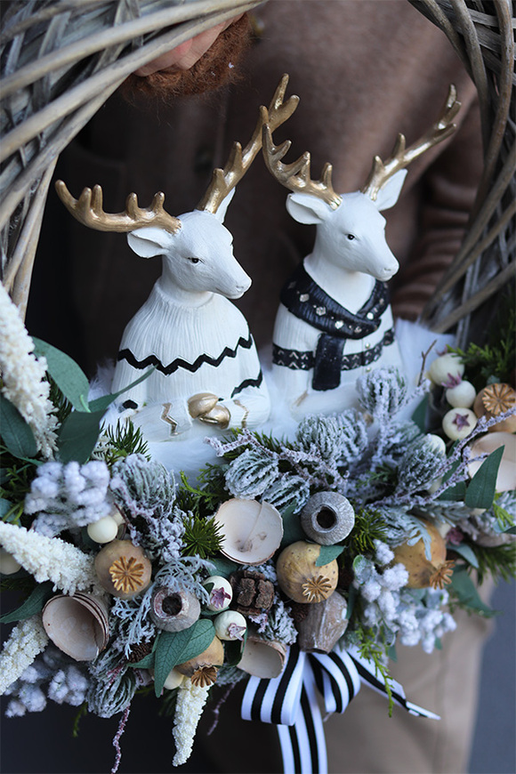 Norweskie Reny, asymetryczny zimowy wianek z reniferem