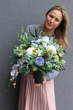 Bluebella, bukiet nagrobny w pastelowych kolorach, dł.50cm