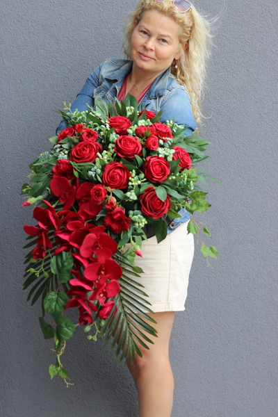 Sen o Czerwieni, kompozycja nagrobna w naczyniu