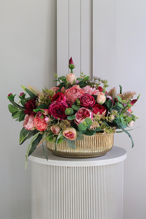 Leonere, kompozycja kwiatowa w złotej misie