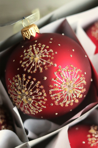 Fireworks, błyszczące świąteczne bombki