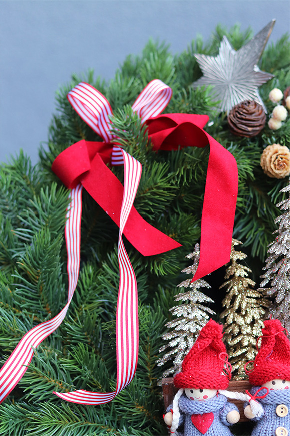 Skrzaty na Huśtawace, wysokiej jakości bożonarodzeniowy wianek, śr.45cm