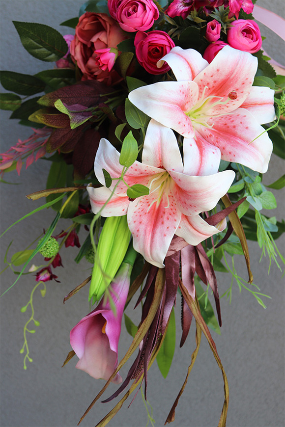 Marita, bukiet nagrobny z liliami, wys.90cm 