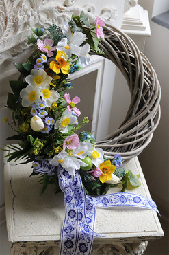 Rosetta, asymetryczny wianek wiosenny, rozp.45cm