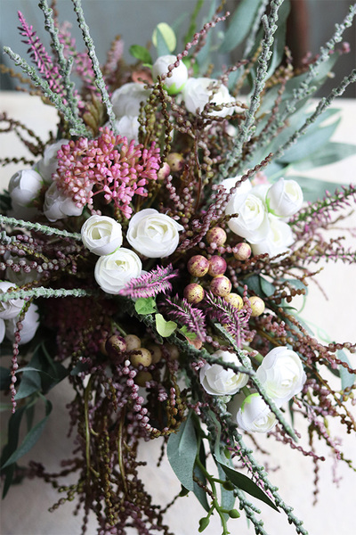 Hassati Milia, efektowna kompozycja kwiatowa w szklanym naczyniu, wym.35x35cm